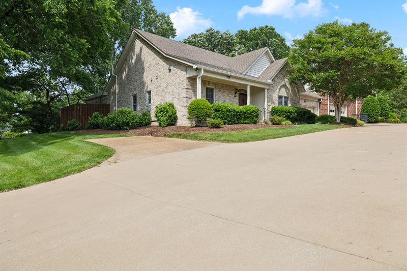 2812A White Oak Dr, Nashville, TN 37215