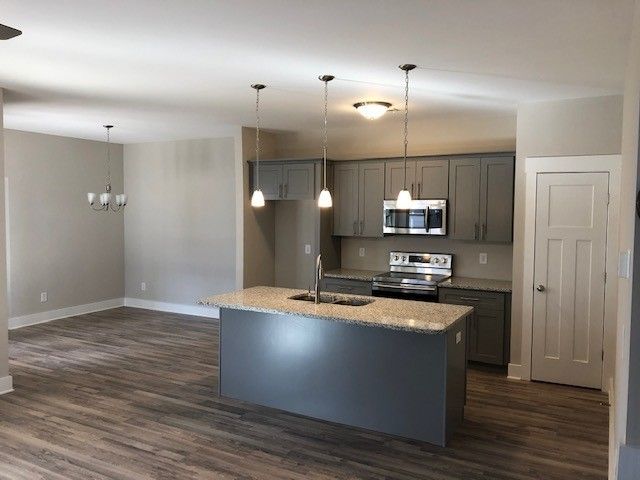 2126 Hospitality Ln, Murfreesboro, TN 37128