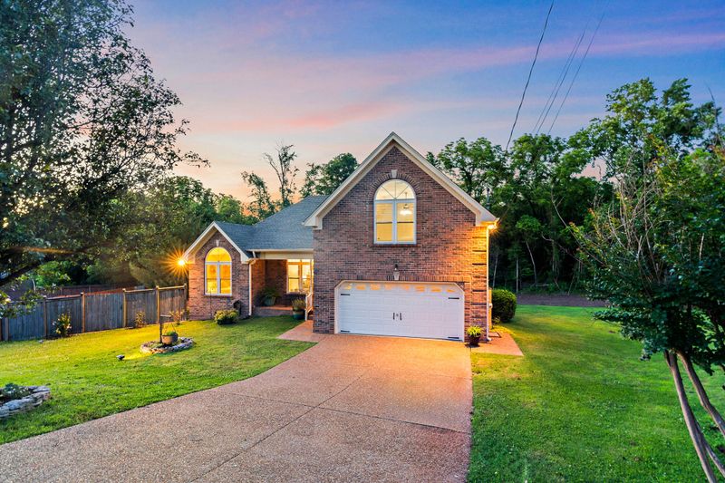 702 Parrish Pt, Mount Juliet, TN 37122