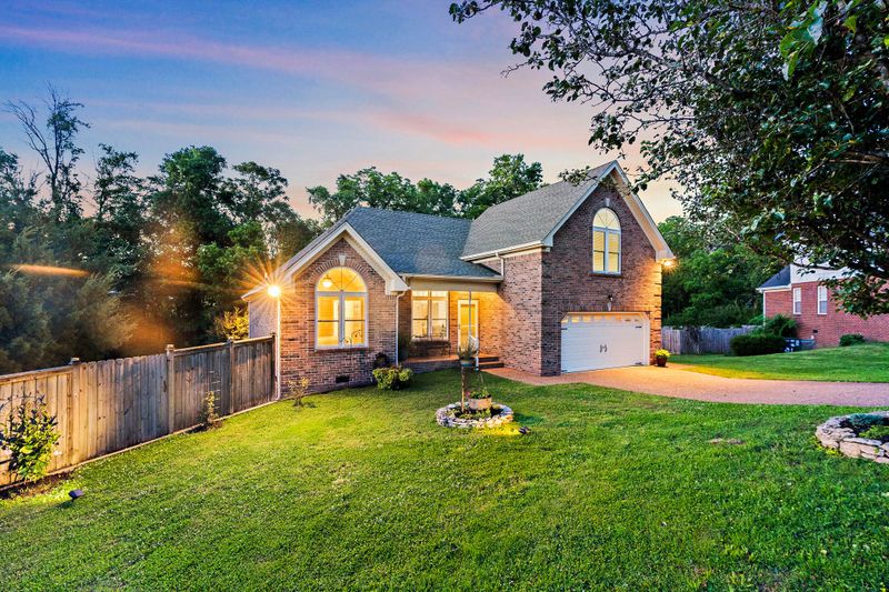 702 Parrish Pt, Mount Juliet, TN 37122