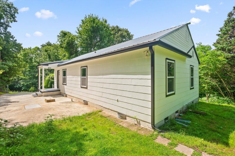 400 Hollywood Dr, Rossville, GA 30741