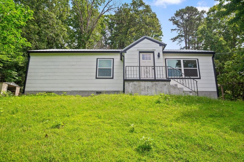 400 Hollywood Dr, Rossville, GA 30741