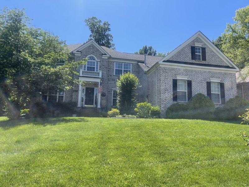 1069 Walnut Bend Ln, Brentwood, TN 37027