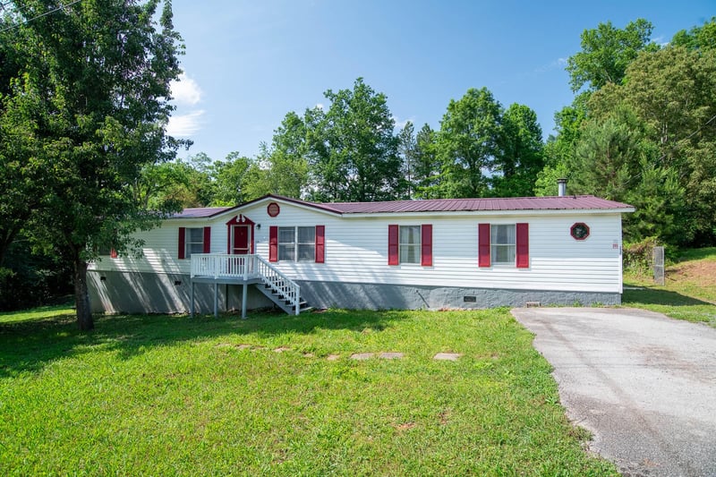 230 Appaloosa Dr, Tunnel Hill, GA 30755