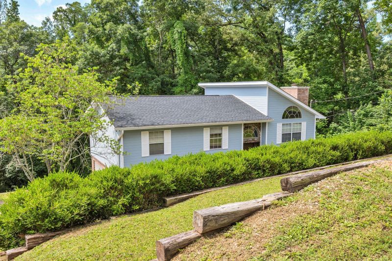 216 Longview Dr, Rossville, GA 30741