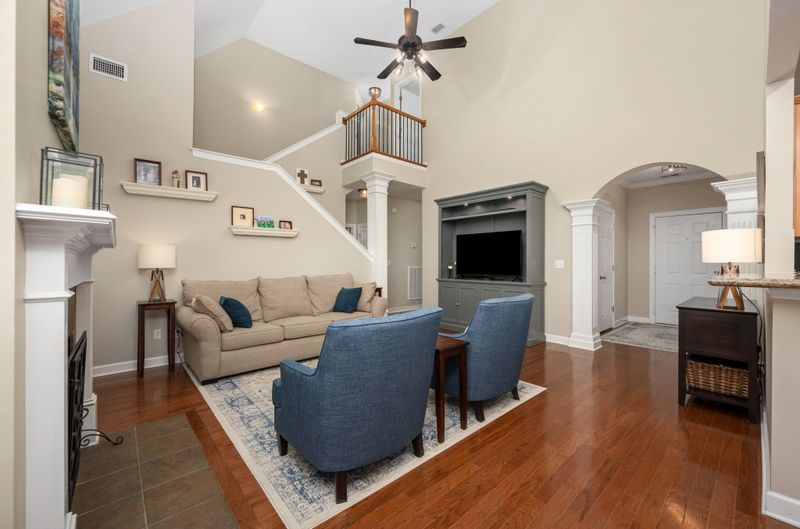 2220 Oakside Ct, Murfreesboro, TN 37128