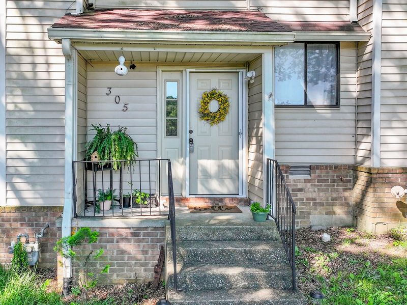 305 Deerpoint Dr, Hendersonville, TN 37075