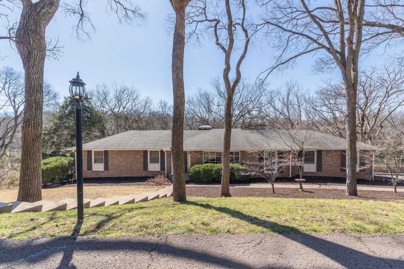 4631 Shys Hill Rd, Nashville, TN 37215