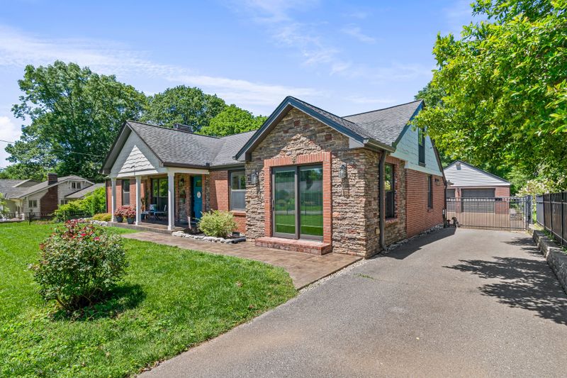 1135 Riverwood Dr, Nashville, TN 37216