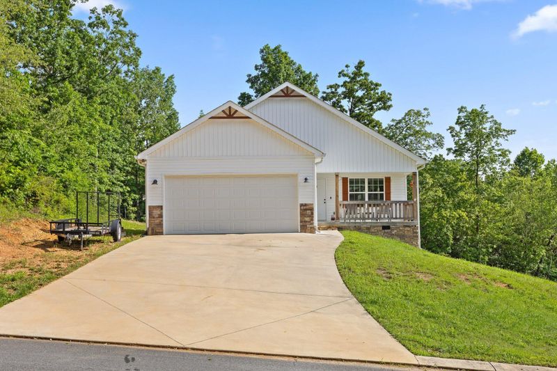 1008 Durgan Pl, Dalton, GA 30721