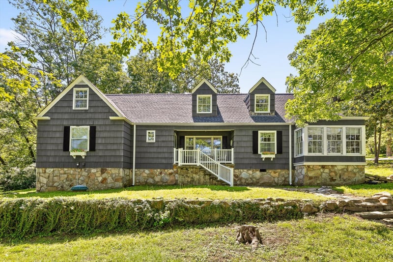 1300 Elfin Rd, Lookout Mountain, GA 30750