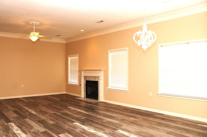 1321 Crofton Park Dr, Columbia, TN 38401
