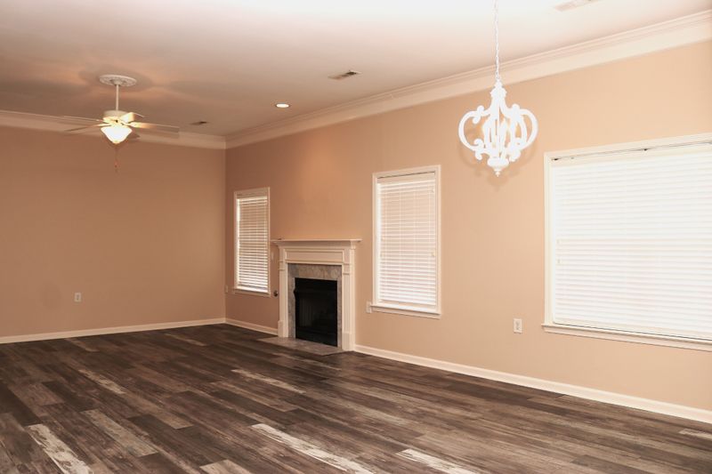 1321 Crofton Park Dr, Columbia, TN 38401
