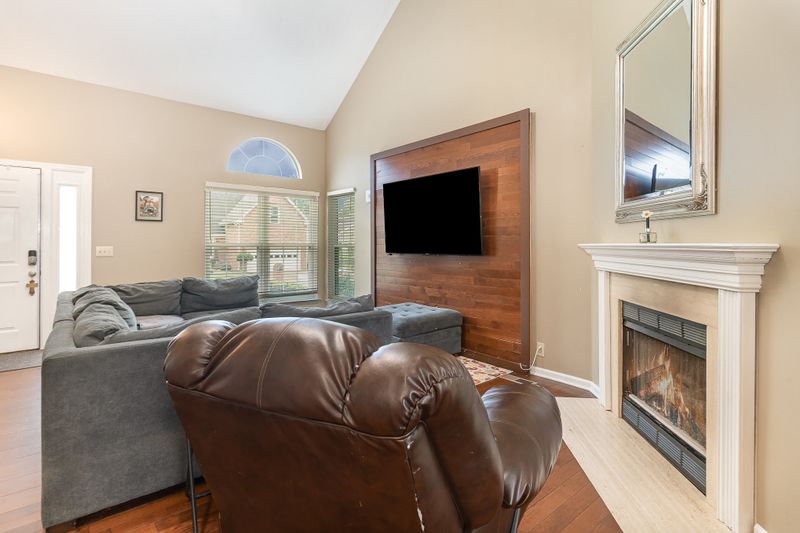 109 Oak Leaf Dr, Hendersonville, TN 37075