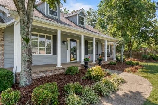 1111 Chickasaw Dr, Brentwood, TN 37027