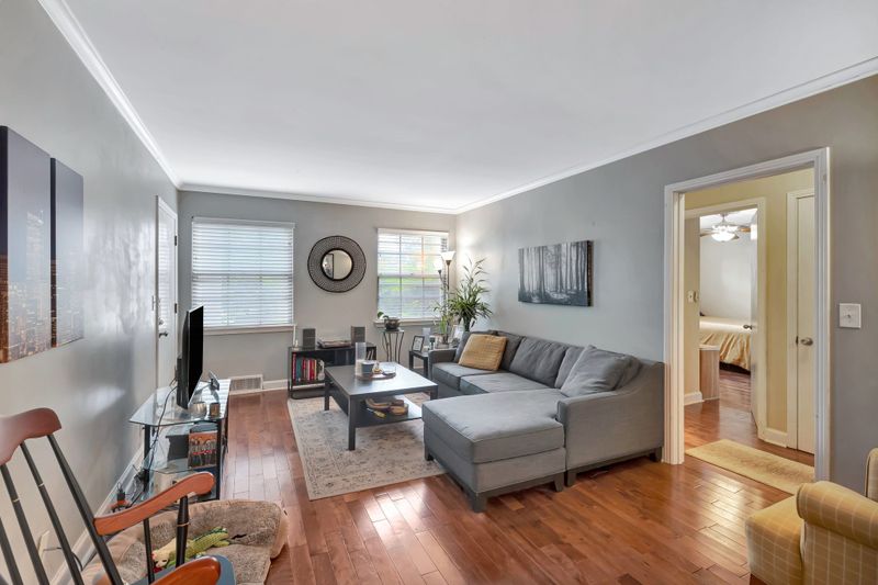 422 Bowling Ave, Nashville, TN 37205