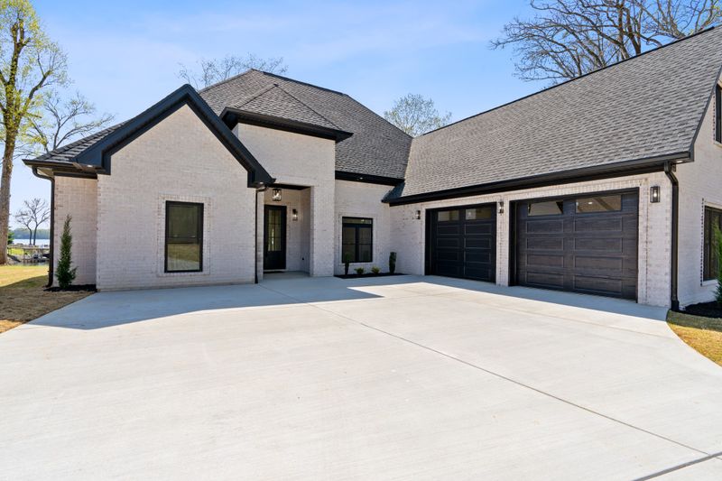 199 Beach Rd N, Killen, AL 35645