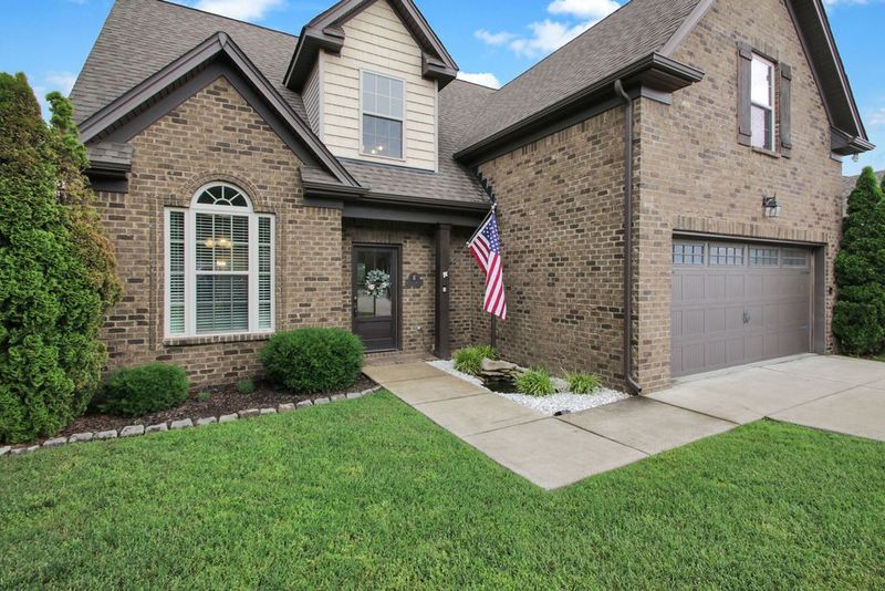 598 Smoky Mountains Dr, Gallatin, TN 37066