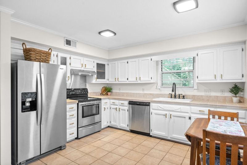 209 Hillside Ct, Murfreesboro, TN 37130