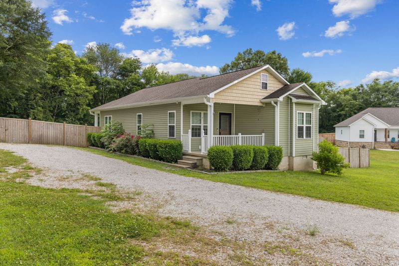 107 Wallace Cir, Killen, AL 35645