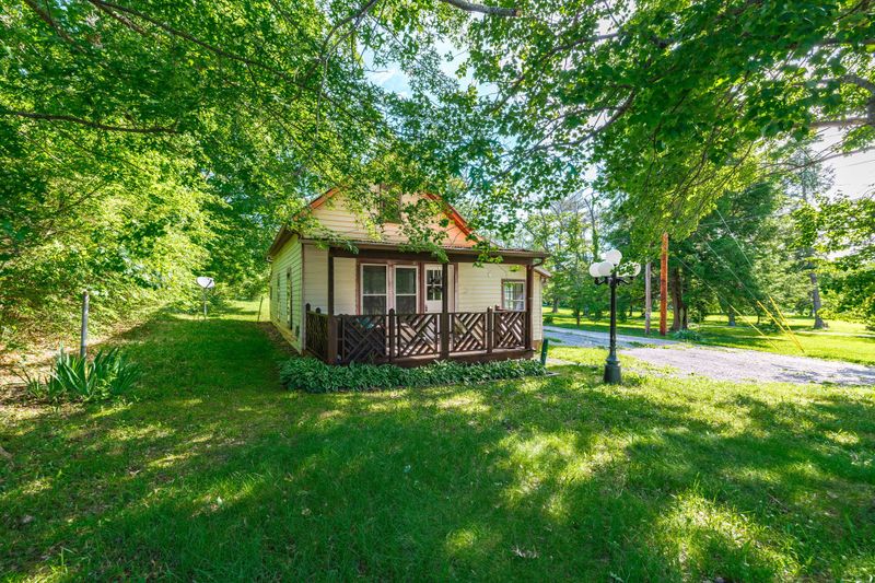 407 College St, Portland, TN 37148