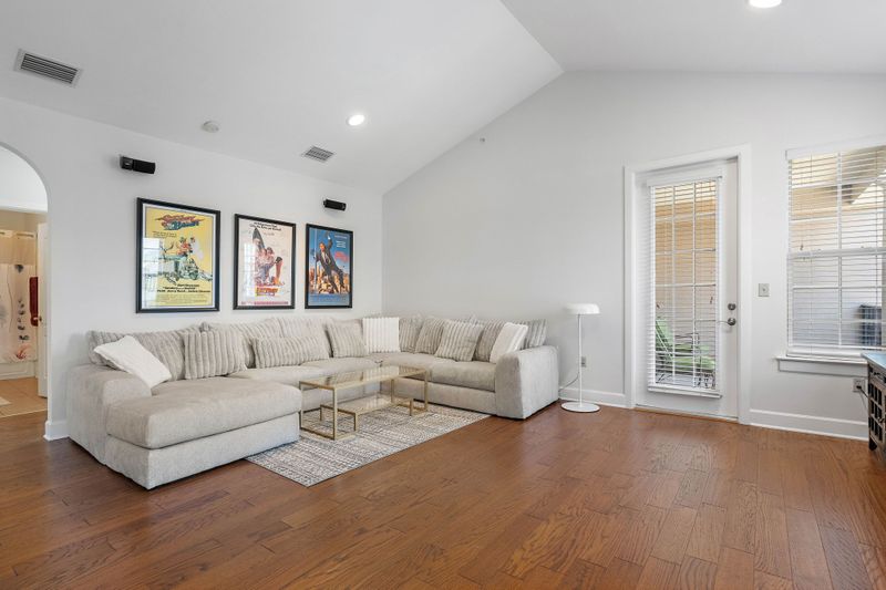 309 Seven Springs Way #404, Brentwood, TN 37027