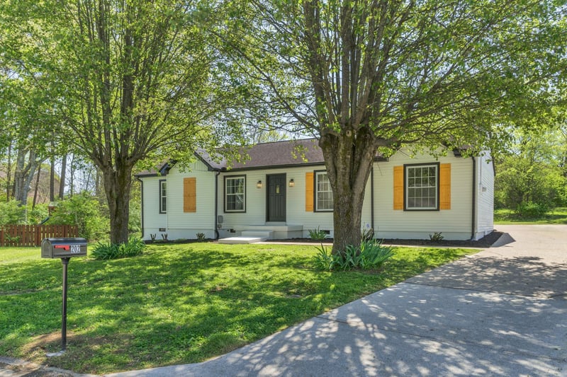 202 Timberlake Dr, Hendersonville, TN 37075