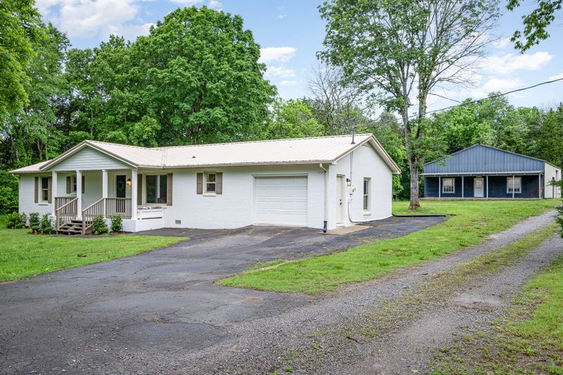 868 J D Todd Rd, Murfreesboro, TN 37129