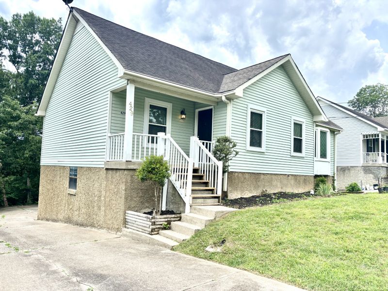 429 Cedarview Dr, Nashville, TN 37211
