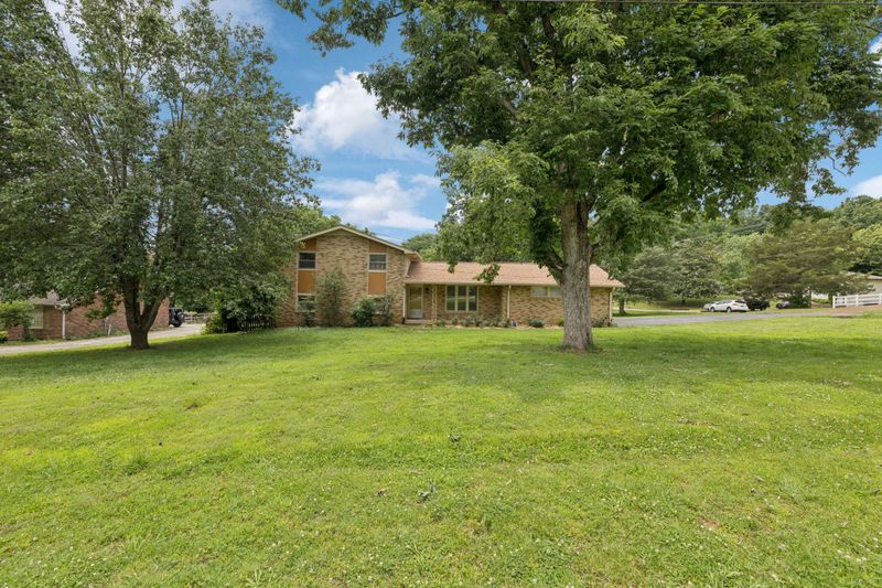 230 Riverwood Dr, Hendersonville, TN 37075