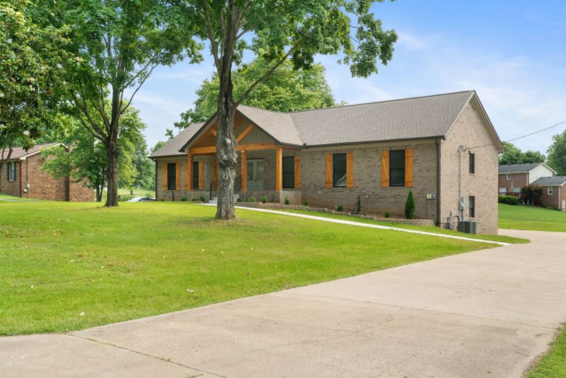 363 Indian Lake Rd, Hendersonville, TN 37075