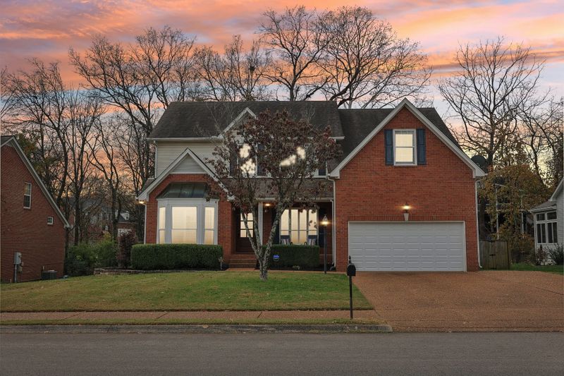 5005 Stonemeade Dr, Nashville, TN 37221