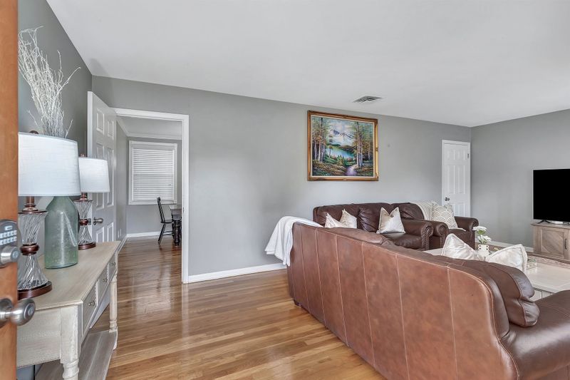 676 Harding Pl, Nashville, TN 37211