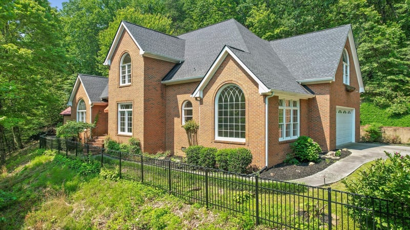 2001 Eagle Point Dr, Dalton, GA 30720