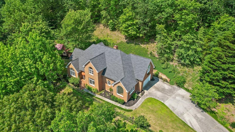 2001 Eagle Point Dr, Dalton, GA 30720