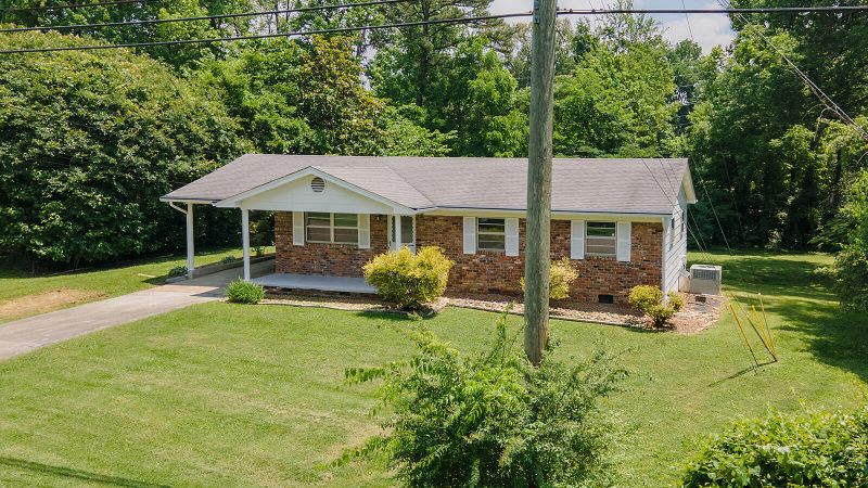8104 Luscombe Dr, Knoxville, TN 37919