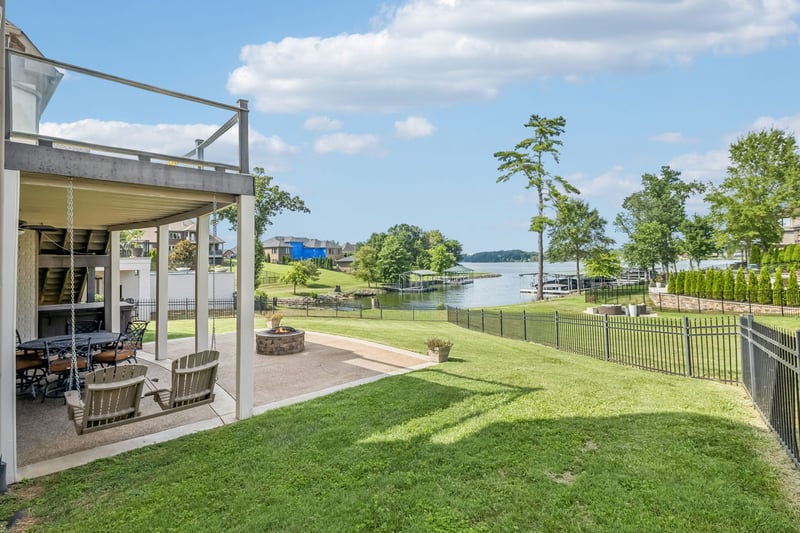 3033 Lakeshore Dr, Old Hickory, TN 37138