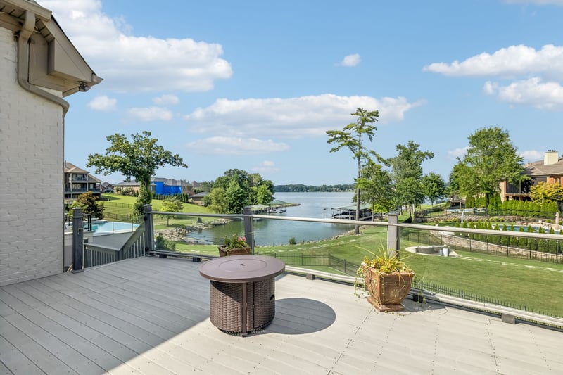 3033 Lakeshore Dr, Old Hickory, TN 37138