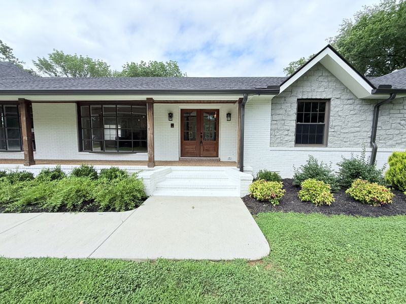 163 Lake Park Dr, Hendersonville, TN 37075