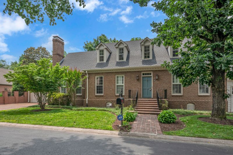 4 Foxhall Close, Nashville, TN 37215