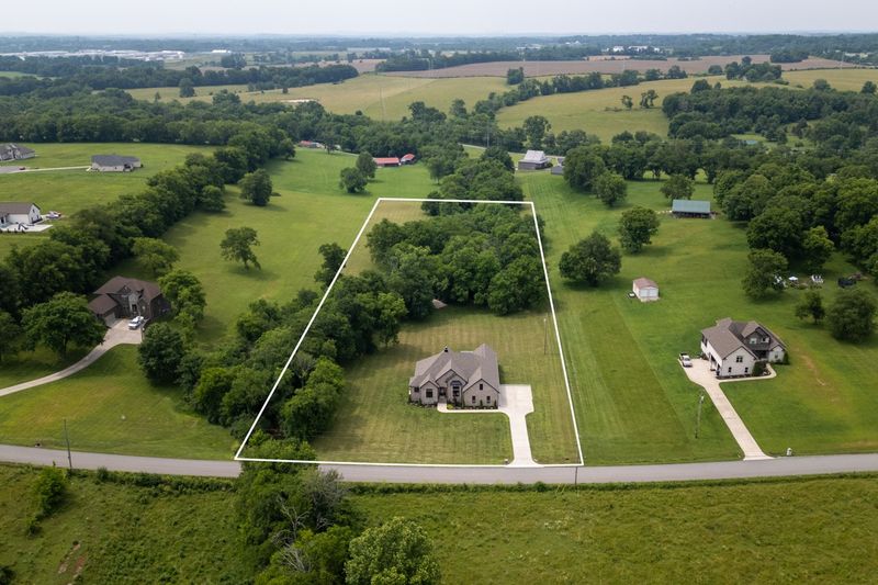 104 Branham Mill Rd, Gallatin, TN 37066