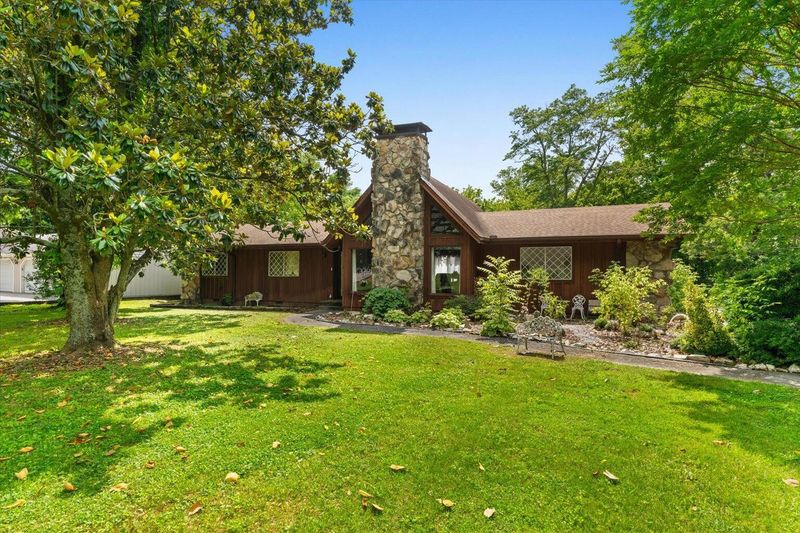 313 N Tibbs Rd, Dalton, GA 30720