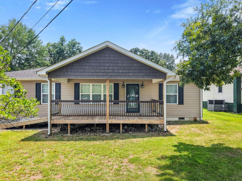 638 Hickory Ln, Rossville, GA 30741