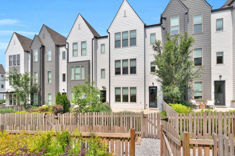 339 E Village Ln, Nashville, TN 37216