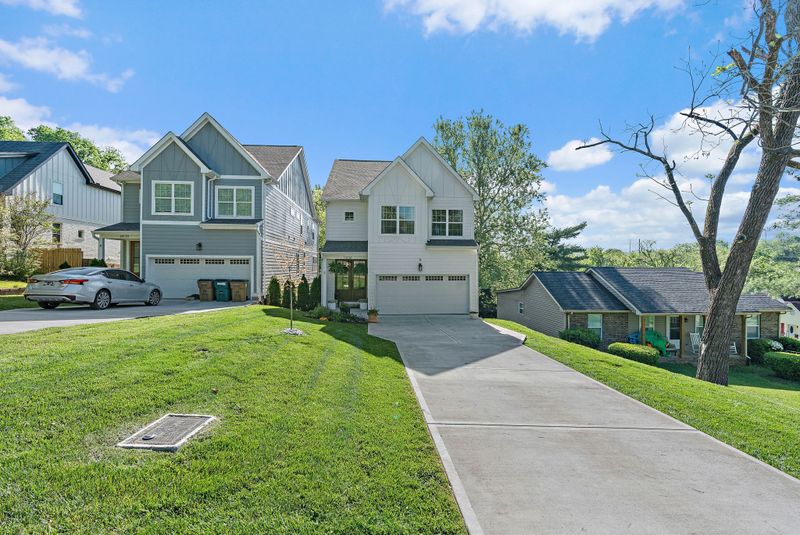 1413A Dugger Dr, Nashville, TN 37206