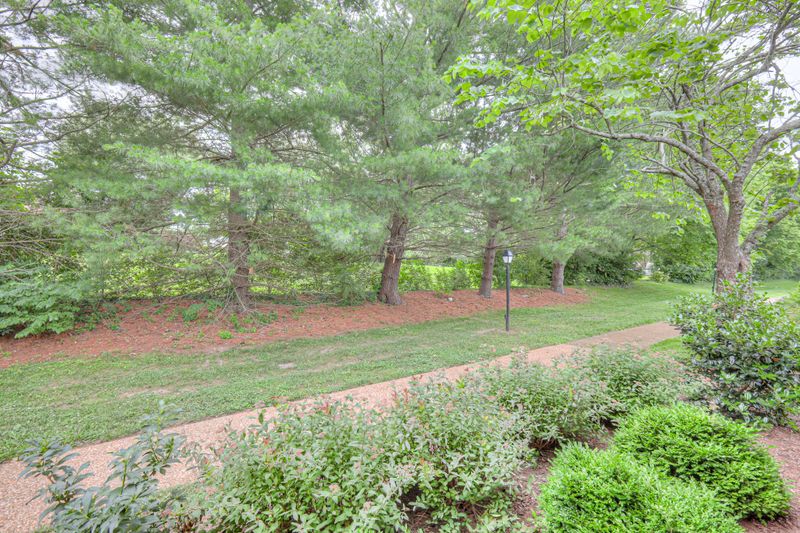 8076 Sunrise Cir, Franklin, TN 37067