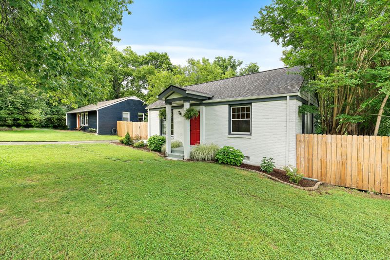 2217 Fernwood Dr, Nashville, TN 37216
