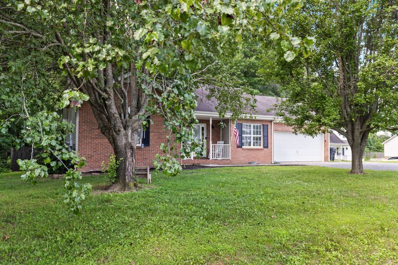 1015 Summer Ln, Pleasant View, TN 37146