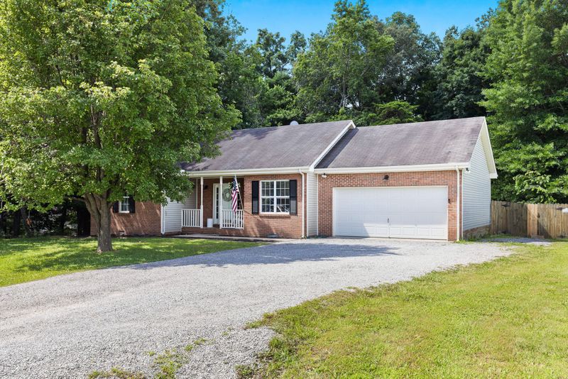 1015 Summer Ln, Pleasant View, TN 37146