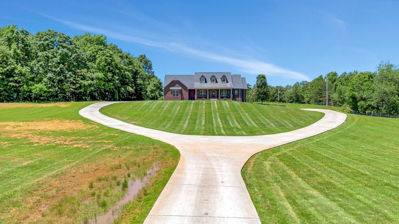 152 Camaro Dr, Chapmansboro, TN 37035